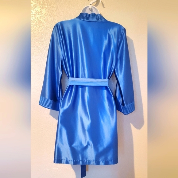 💚5/$25 That Look Blue Satin Nylon Belted Short Robe With Pockets Size Small - Picture 6 of 7